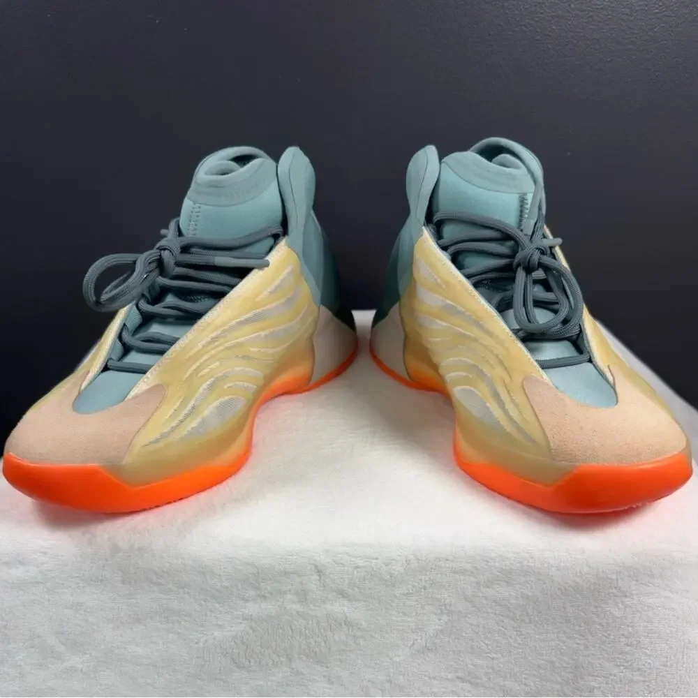 Yeezy Quantum ‘Hi-Res Coral’ | HP6595 | 11M